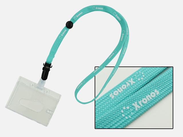 ミントグリーンの本体色に白いロゴが入った袋織ネックストラップの事例画像です。