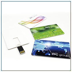                オリジナルUSB
         財布や名刺入れにも入るスリムな         カード式USB。全面フルカラー印         刷に対応！スティック型では表現         できないイベントのビジュアルな         どもそのままプリント可能です。